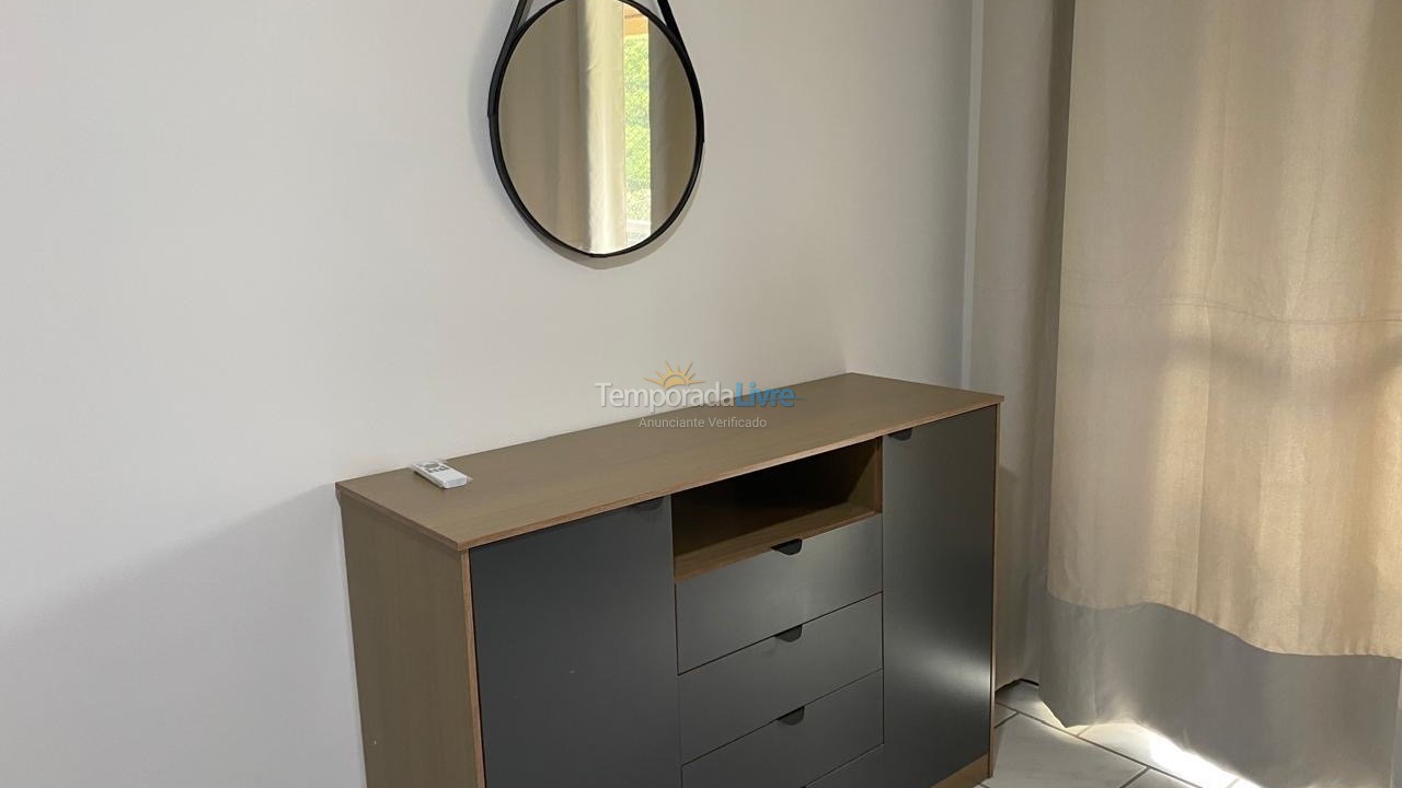 Apartamento para aluguel de temporada em Itapema (Canto da Praia)