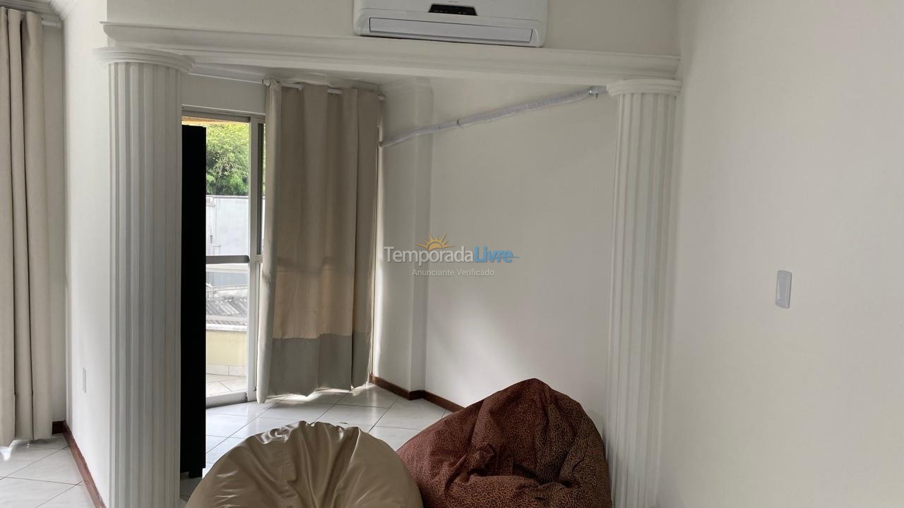 Apartamento para aluguel de temporada em Itapema (Canto da Praia)