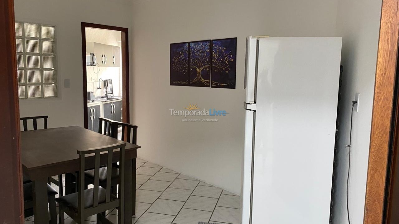 Apartamento para aluguel de temporada em Itapema (Canto da Praia)