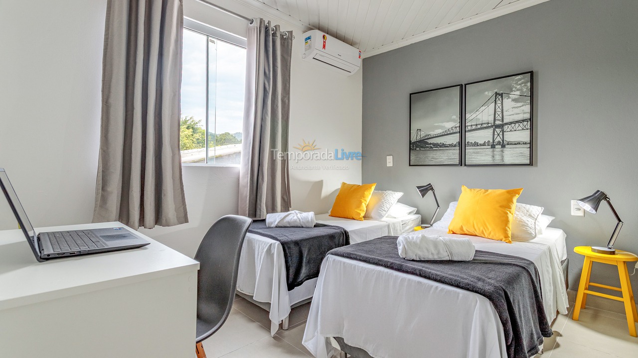 Casa para aluguel de temporada em Florianópolis (Praia Barra da Lagoa)