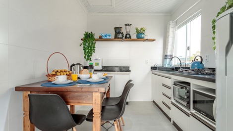 Refúgio Confortável a 15 minutos da praia da Barra da Lagoa