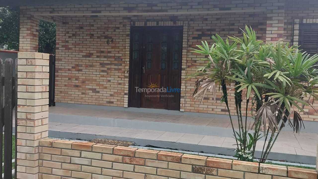Casa para aluguel de temporada em Itapoá (Balneário das Palmeiras)
