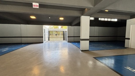 Apartamento alto padrão a 80m da para em Bombas