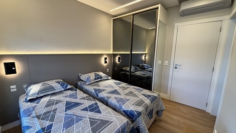 Apartamento alto padrão a 80m da para em Bombas