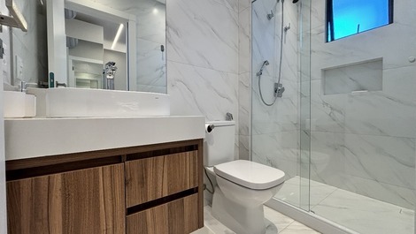 Apartamento alto padrão a 80m da para em Bombas