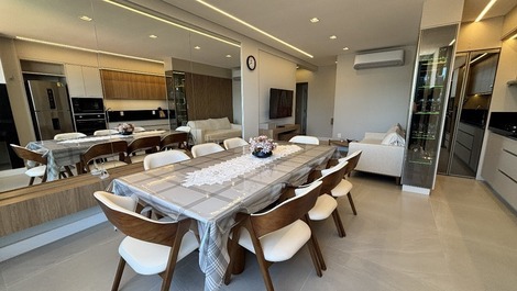 Apartamento alto padrão a 80m da para em Bombas