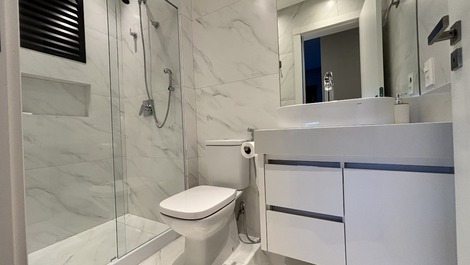 Apartamento alto padrão a 80m da para em Bombas