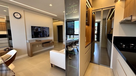 Apartamento alto padrão a 80m da para em Bombas