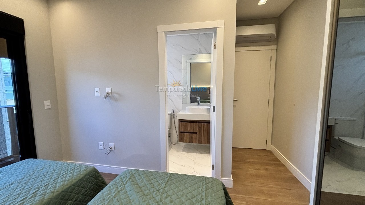 Apartamento para aluguel de temporada em Bombinhas (Bombas 115)