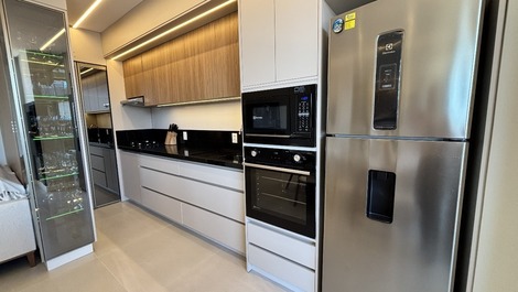 Apartamento alto padrão a 80m da para em Bombas