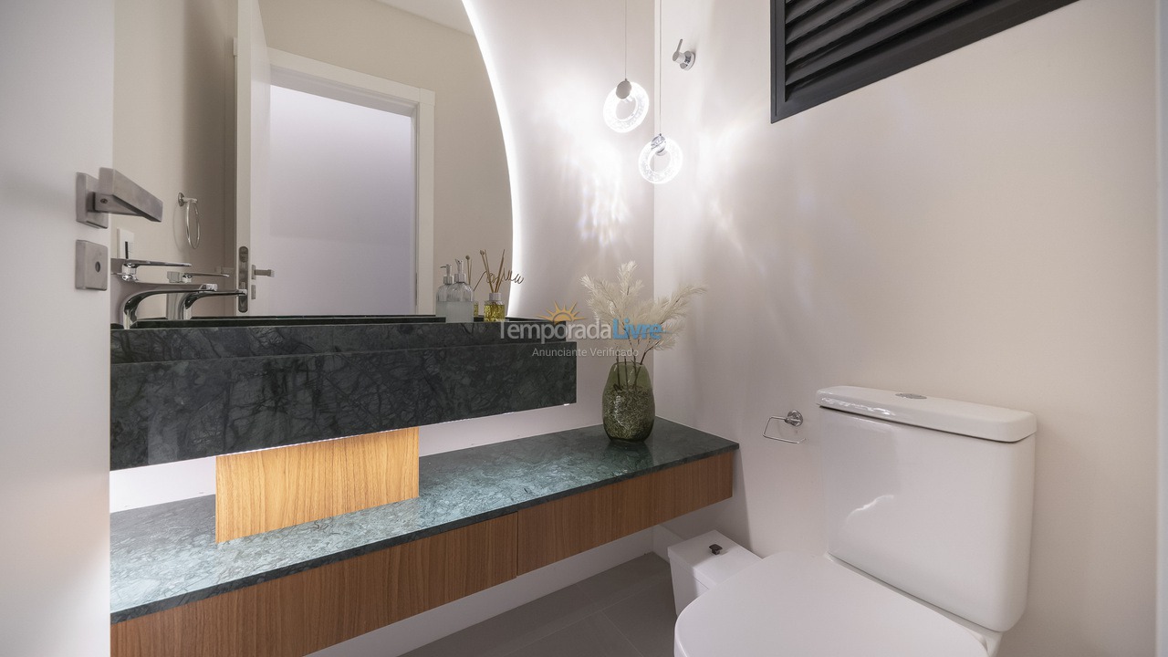 Casa para aluguel de temporada em Bombinhas (Praia de Bombas)