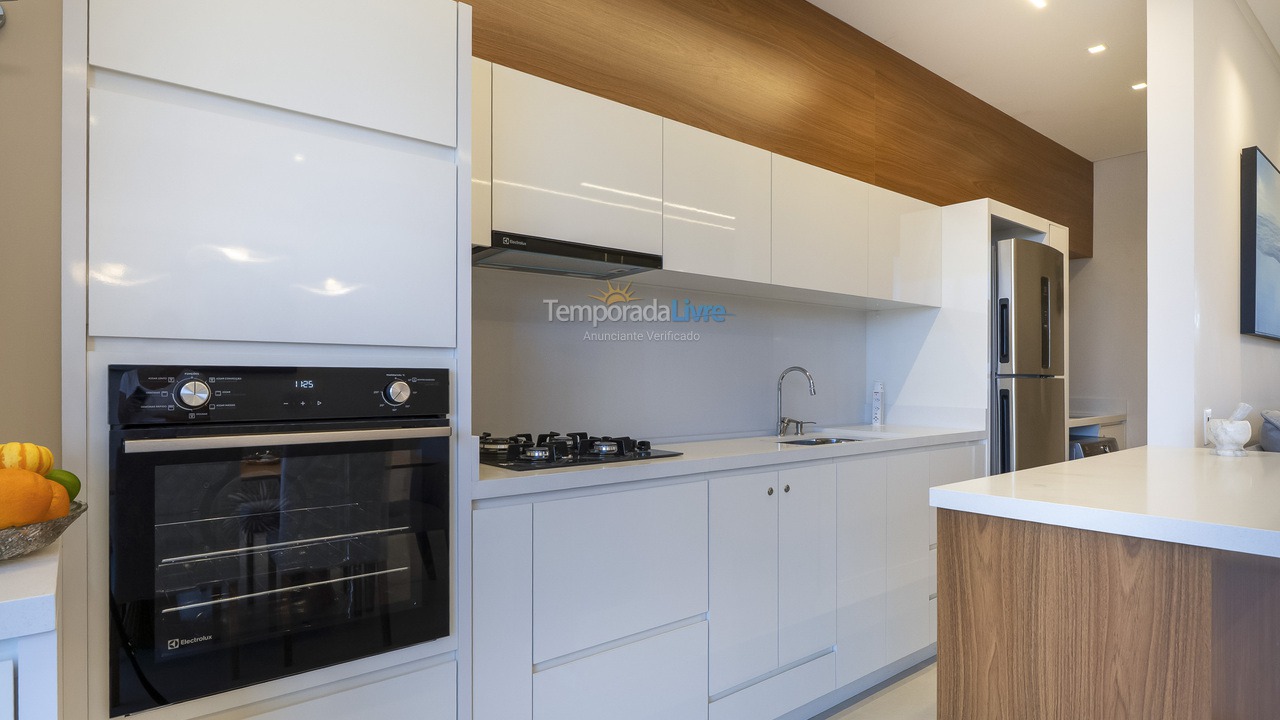 Casa para aluguel de temporada em Bombinhas (Praia de Bombas)