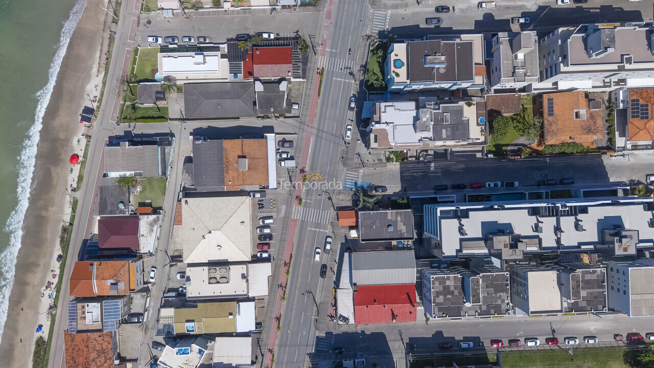 Casa para aluguel de temporada em Bombinhas (Praia de Bombas)