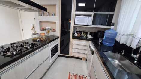 Great 2-bedroom apartment in Meia Praia.