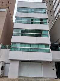 Great 2-bedroom apartment in Meia Praia.