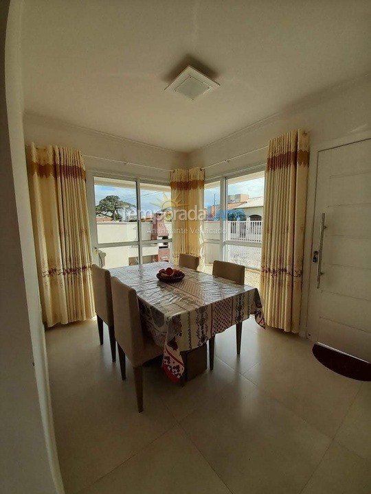 Casa para aluguel de temporada em Itapema (Perequê)