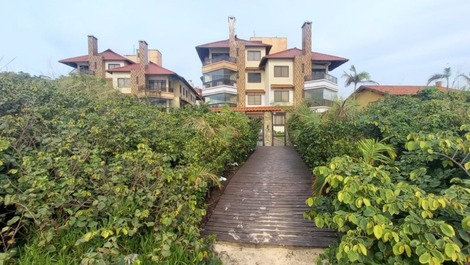 Apartamento con acceso privado a la playa