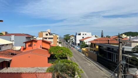 Excelente apto na prainha,3 quartos com Ac, sacada com churrasqueira