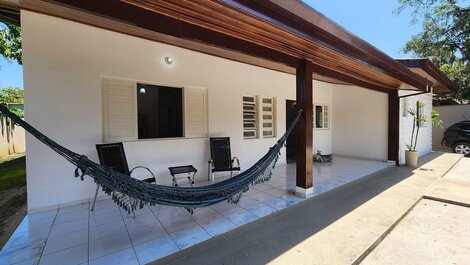 Casa com 4 suítes a apenas 50m da praia de Itamambuca