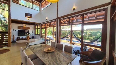 Casa para 12 pessoas a 50m da praia de Itamambuca