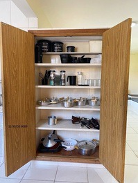 Pequeña casa/dependencia para 20 personas, 5 habitaciones, aire acondicionado y Wi-Fi, a 300 metros de la playa de Maranduba.