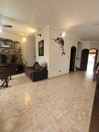 Sala de jantar ampla