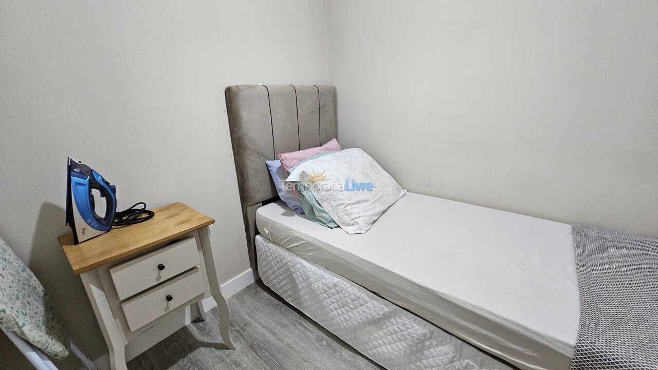 Apartamento para aluguel de temporada em Itapema (Meia Praia)