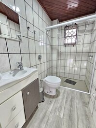 4 QUARTOS SENDO UMA SUÍTE