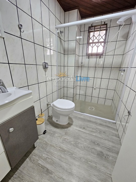 Apartamento para aluguel de temporada em Itapema (Meia Praia)