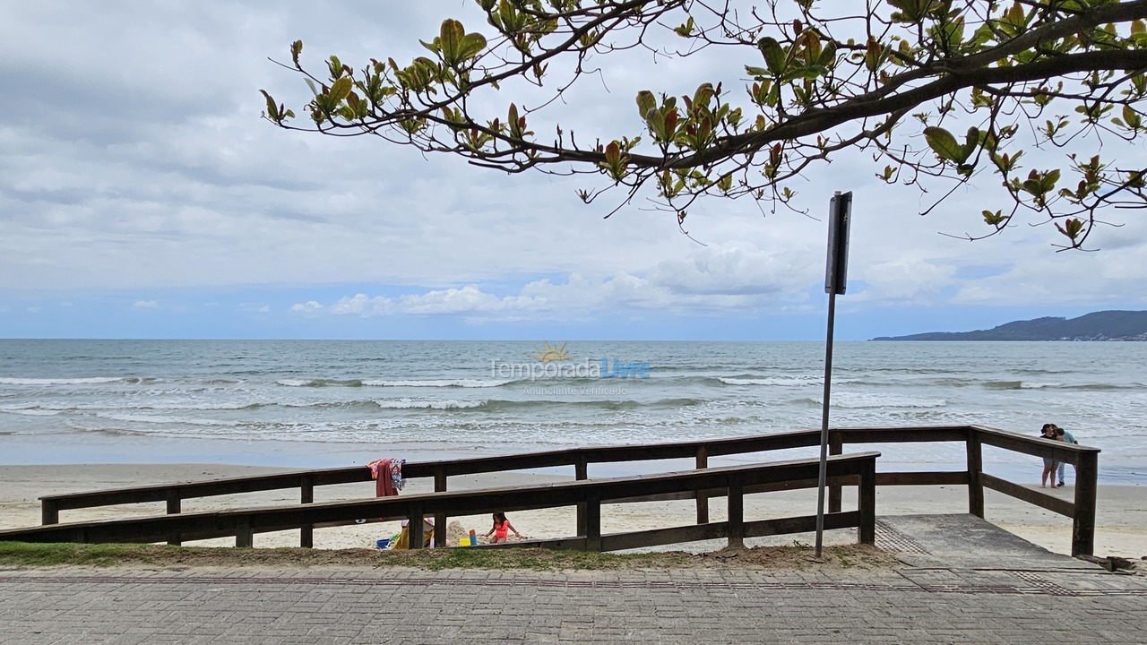 Apartamento para aluguel de temporada em Itapema (Meia Praia)