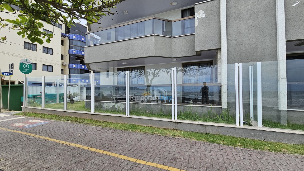 Apartamento para aluguel de temporada em Itapema (Meia Praia)