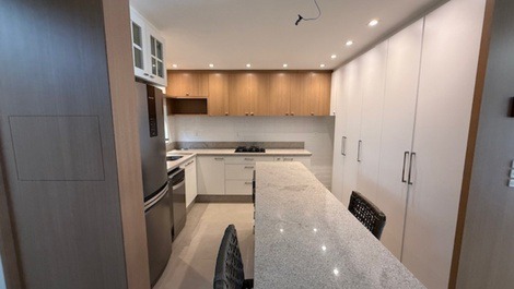 Excelente Geminado a 130m da Prainha, AC, WI-FI, garagem