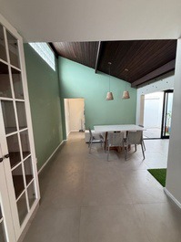 Excelente Geminado a 130m da Prainha, AC, WI-FI, garagem