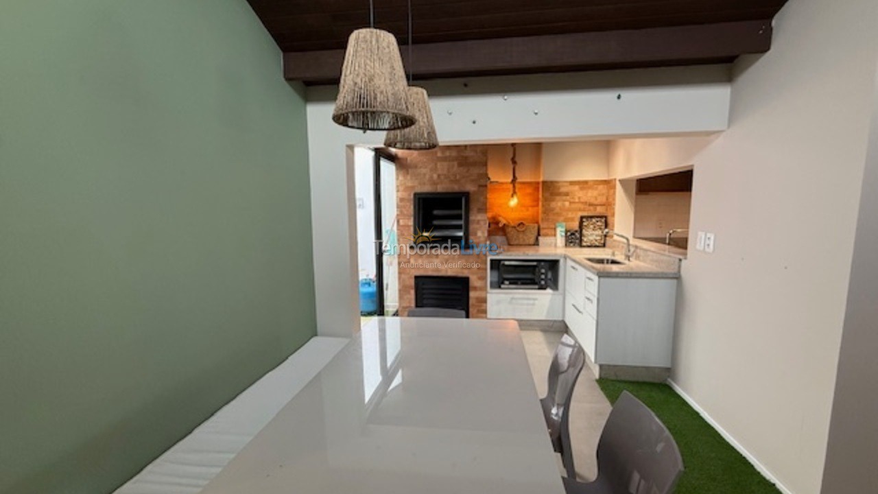 Casa para aluguel de temporada em São Francisco do Sul (Prainha)