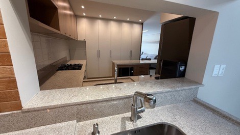 Excelente Geminado a 130m da Prainha, AC, WI-FI, garagem