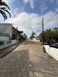 Excelente Geminado a 130m da Prainha, AC, WI-FI, garagem