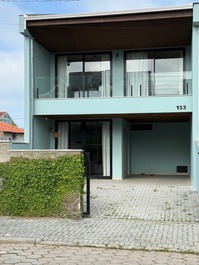 Excelente Geminado a 130m da Prainha, AC, WI-FI, garagem