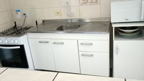 Apartamento Caiobá, bem localizado c/ churrasqueira e sacada