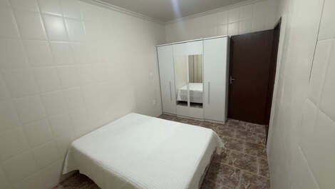 Casa de Praia em Porto Belo, 2 quartos com Ar-condicionado e Garagem