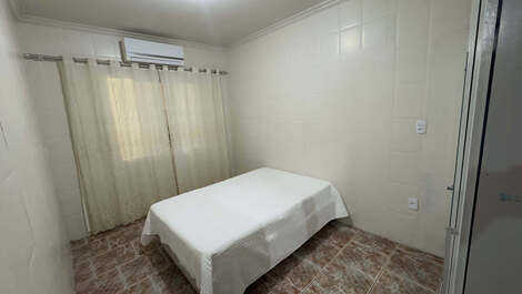 Casa de Praia em Porto Belo, 2 quartos com Ar-condicionado e Garagem