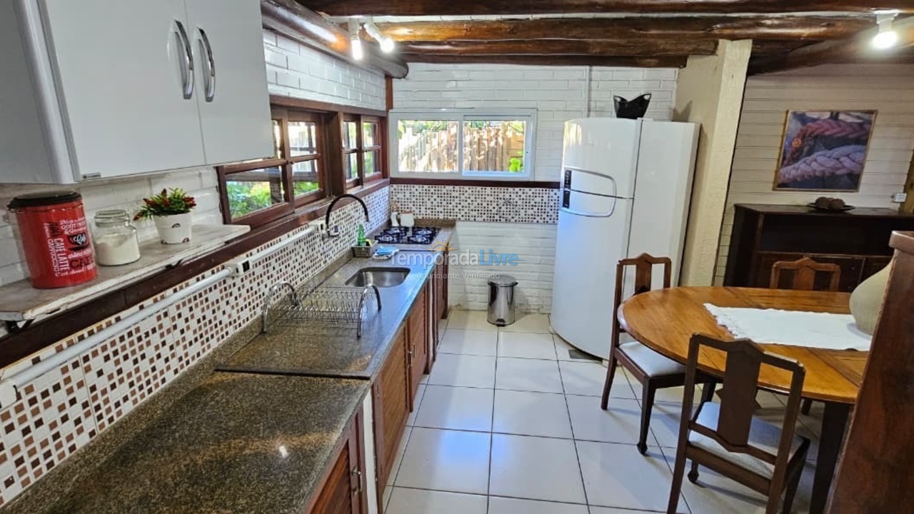 Casa para aluguel de temporada em Imbituba (Praia do Rosa)