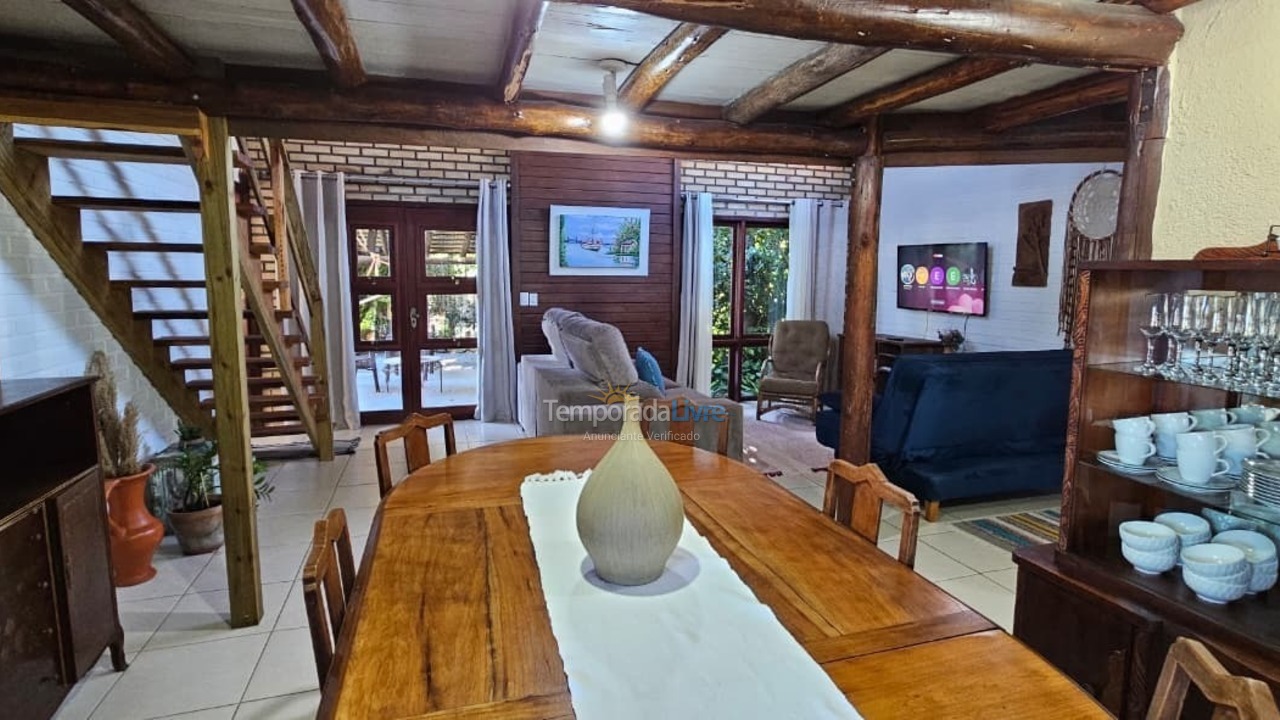 Casa para aluguel de temporada em Imbituba (Praia do Rosa)