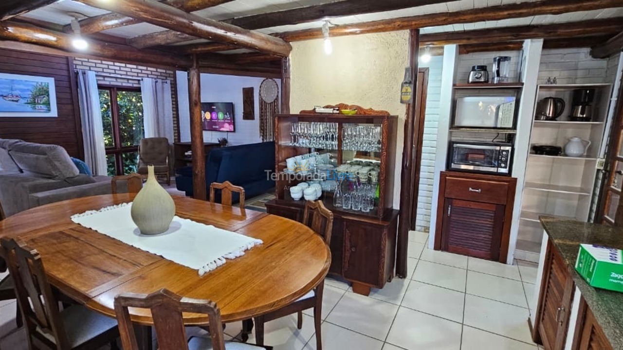 Casa para aluguel de temporada em Imbituba (Praia do Rosa)