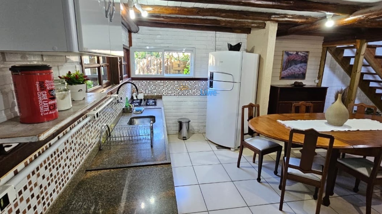 Casa para aluguel de temporada em Imbituba (Praia do Rosa)