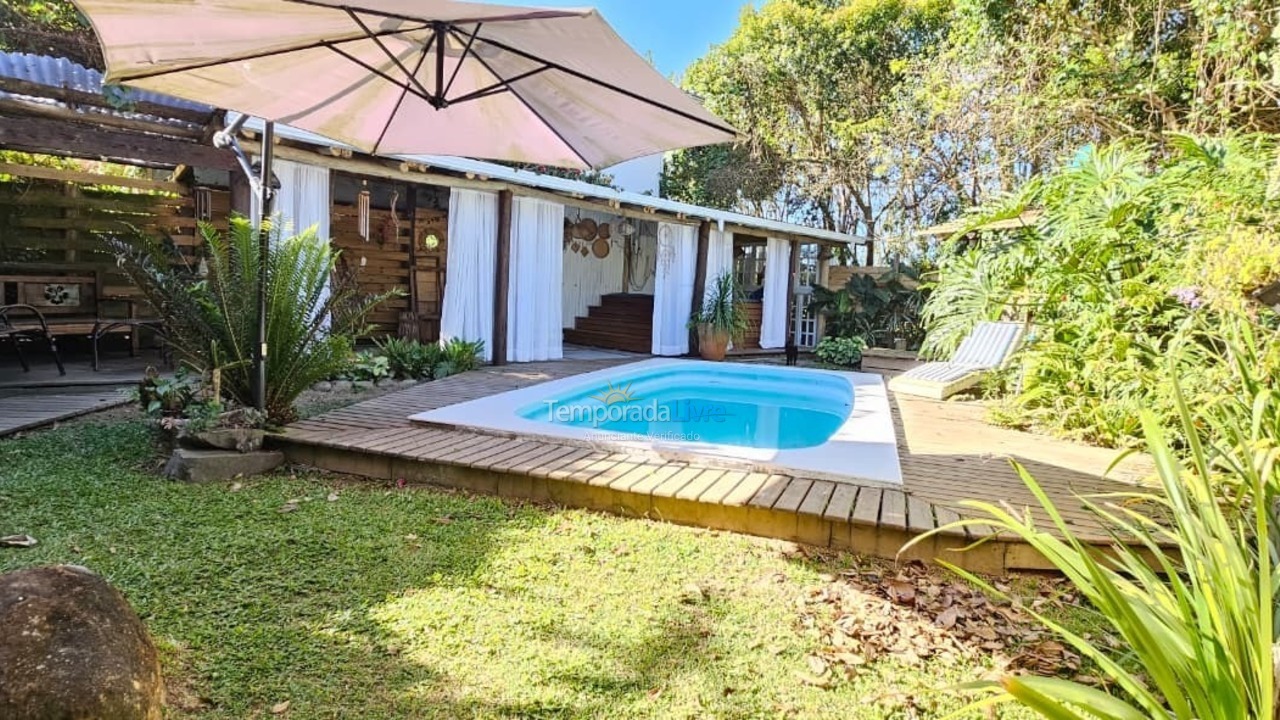 Casa para aluguel de temporada em Imbituba (Praia do Rosa)
