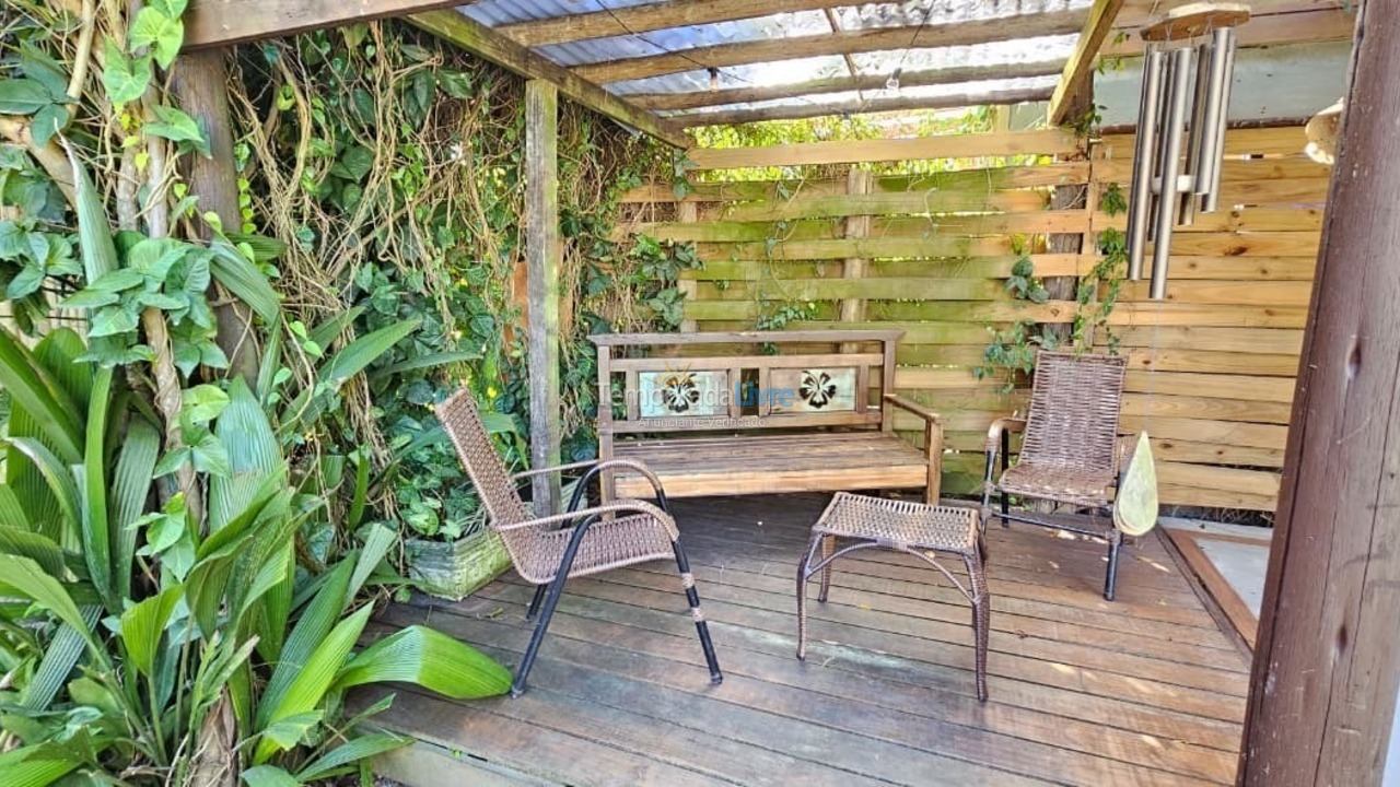 Casa para aluguel de temporada em Imbituba (Praia do Rosa)