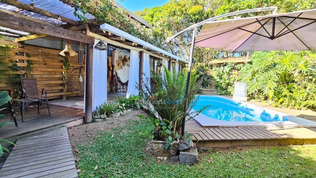 Casa para aluguel de temporada em Imbituba (Praia do Rosa)