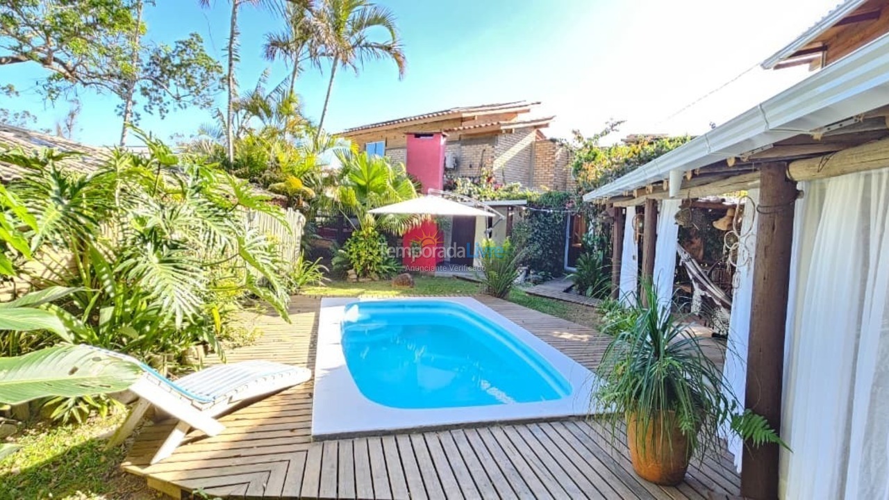 Casa para aluguel de temporada em Imbituba (Praia do Rosa)
