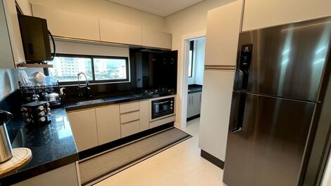 Belíssimo apartamento com 3 suítes no Perequê - Porto Belo