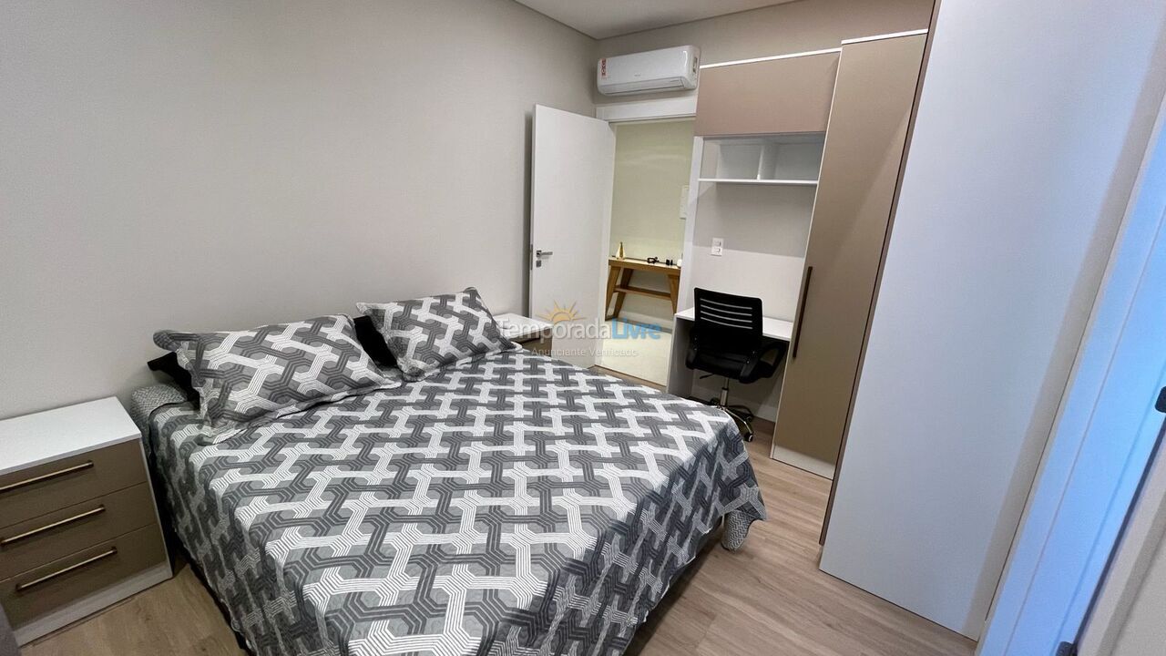 Apartamento para aluguel de temporada em Porto Belo (Perequê)